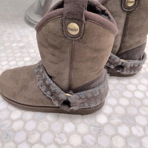 Mou shearling women’s cowboy boots size 38, US size 8